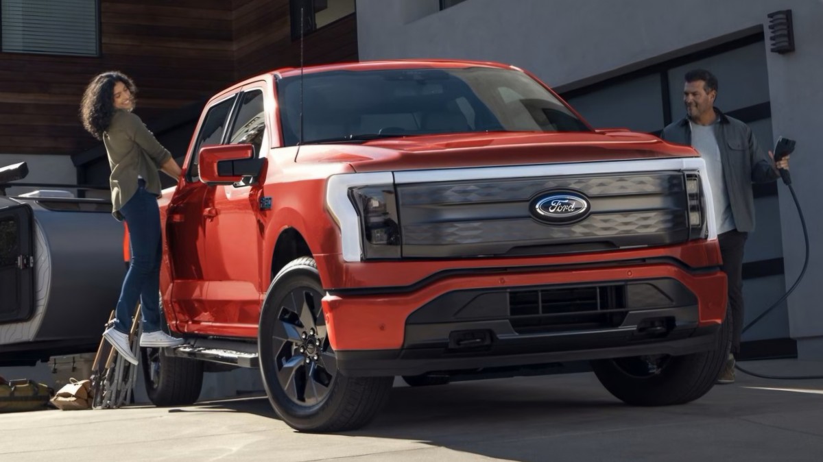 Ford pulls the plug on the F-150 Lightning and goes into grid battery business