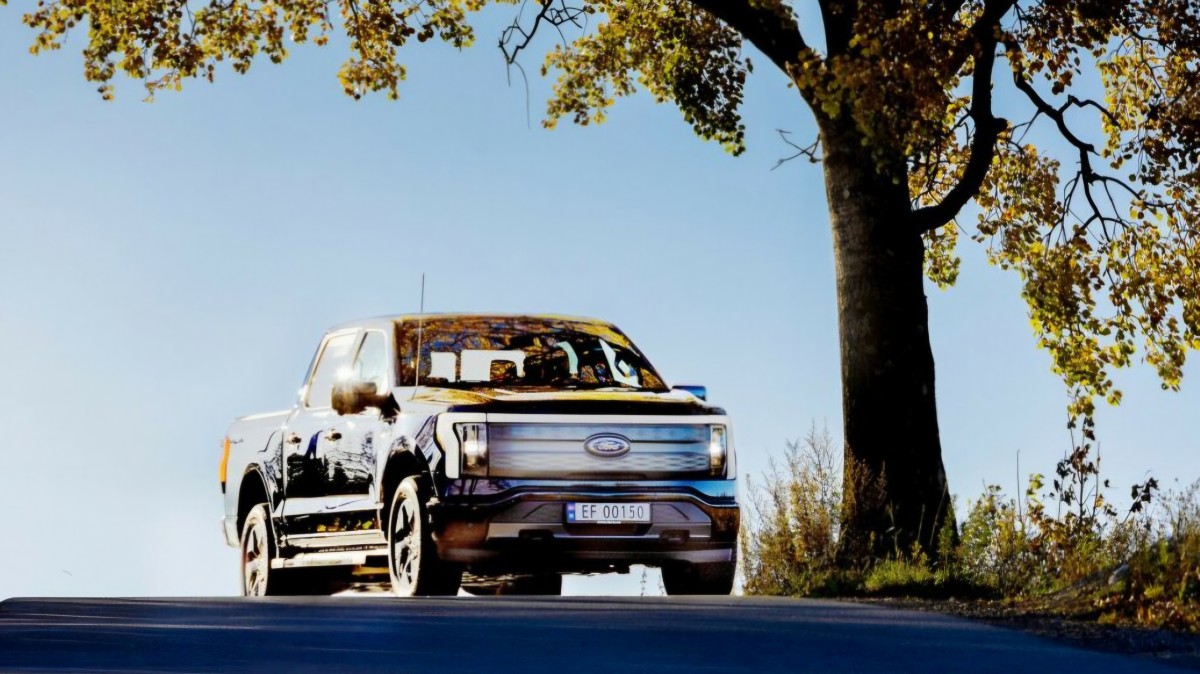 Ford pulls the plug on the F-150 Lightning and goes into grid battery business