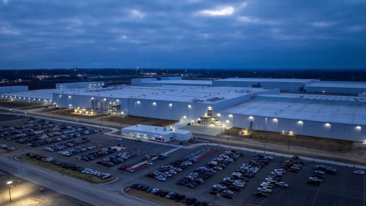 Ford pulls the plug on the F-150 Lightning and goes into grid battery business