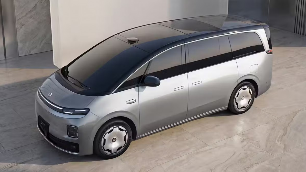 Leapmotor reveals new flagship electric cars for families