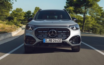 The new electric Mercedes-Benz GLB is here: polarizing design and a focus on AI