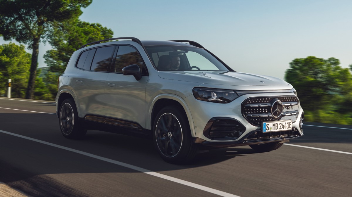 The new electric Mercedes-Benz GLB embraces AI and polarizing style