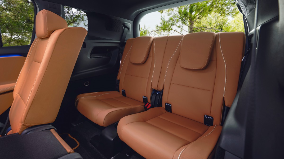 The new electric Mercedes-Benz GLB embraces AI and polarizing style