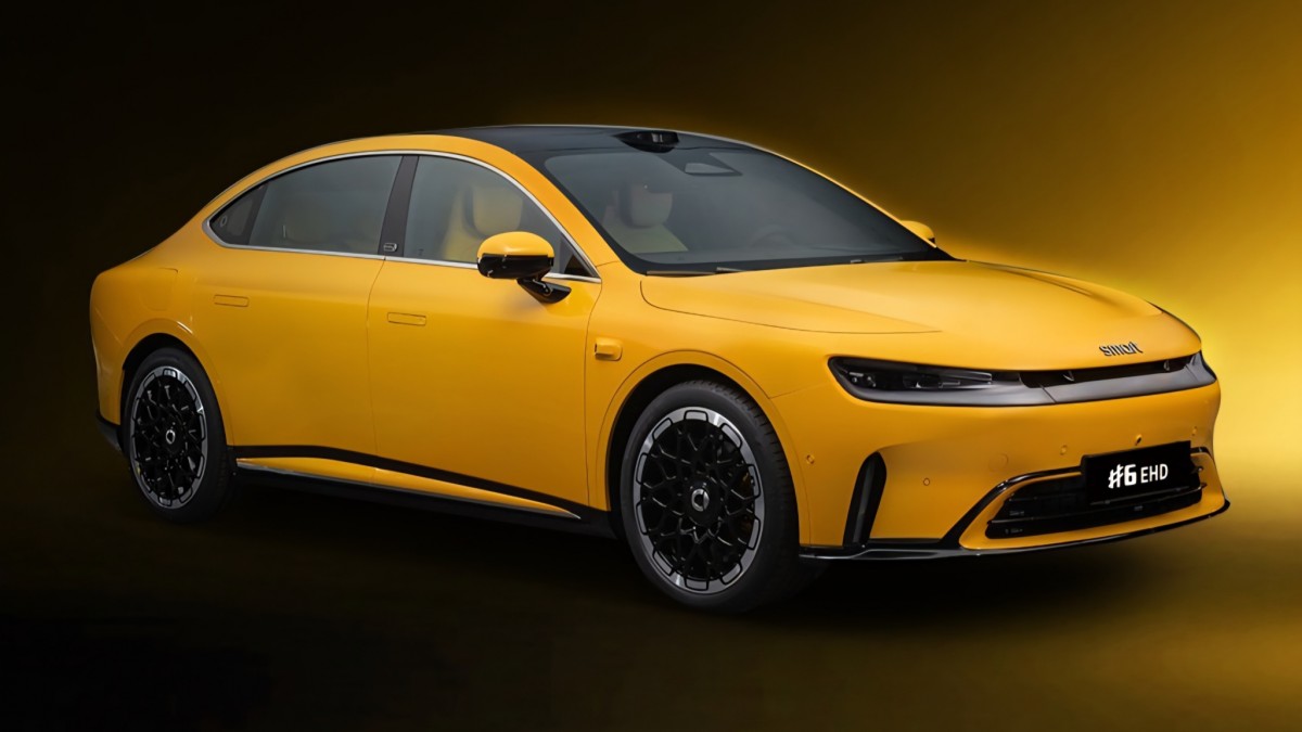 The new Smart #6 hybrid sedan revealed