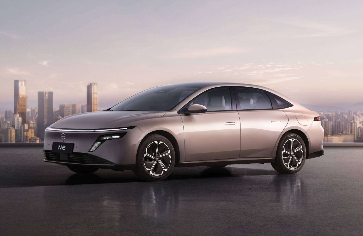 Nissan debuts N6 PHEV luxury sedan in China