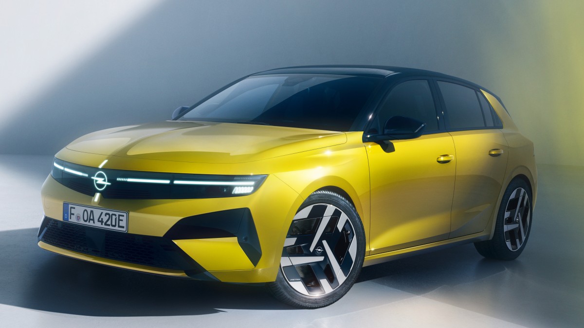 Opel Astra facelift brings new look and better EV range