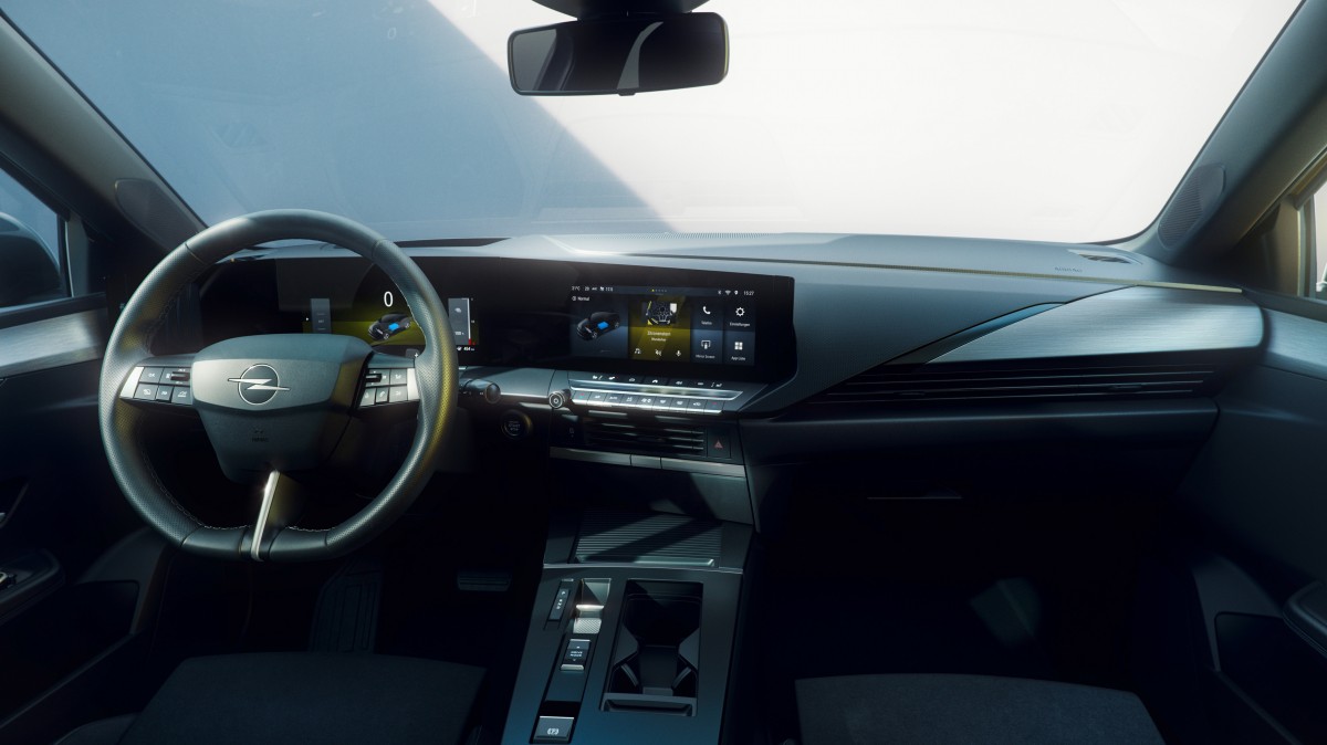 Opel Astra facelift brings new look and better EV range