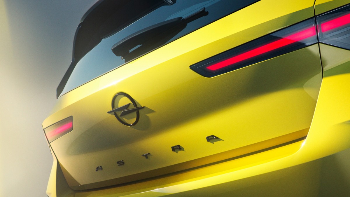 Opel Astra facelift brings new look and better EV range
