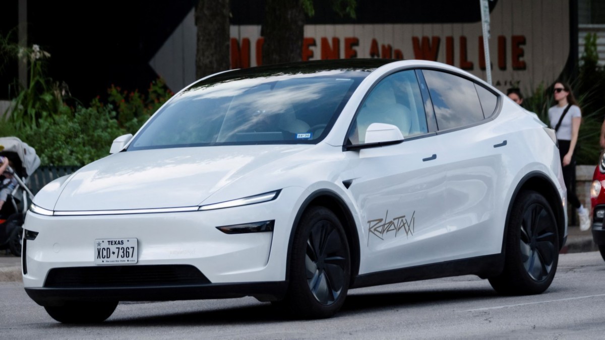 Tesla promises Robotaxis in Austin in three weeks - no drivers this time