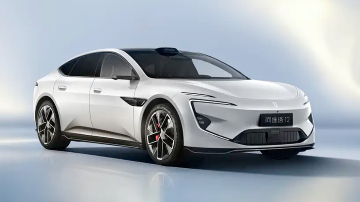 2026 Avatr 12 is a 955-horsepower beast, new EREV option joins lineup