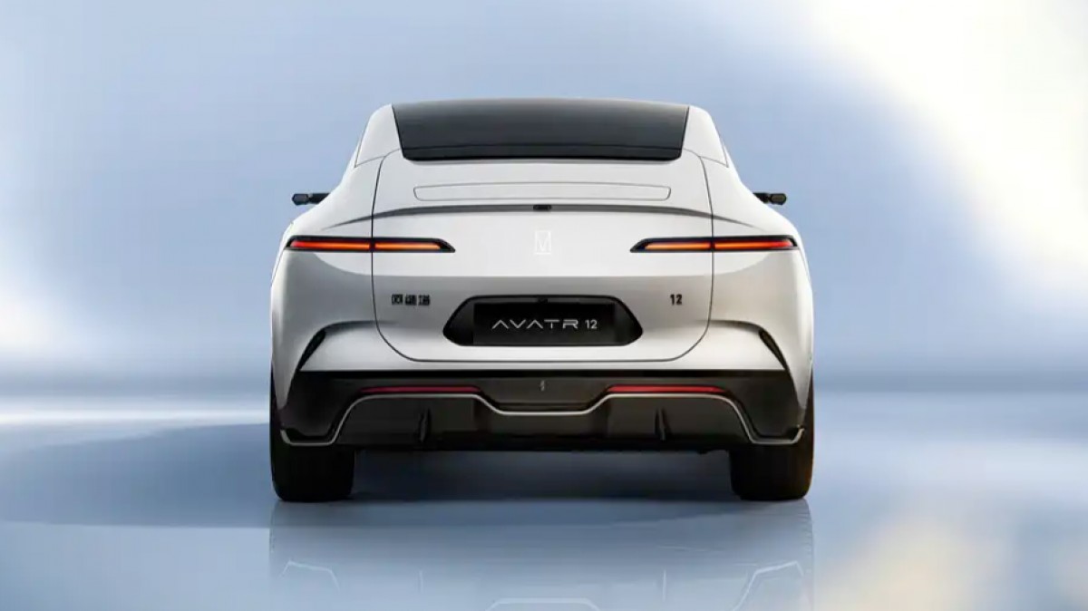 2026 Avatr 12 is a 955-horsepower beast, new EREV option joins lineup