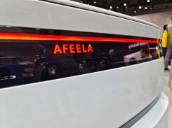 The tail is overly minimalist.