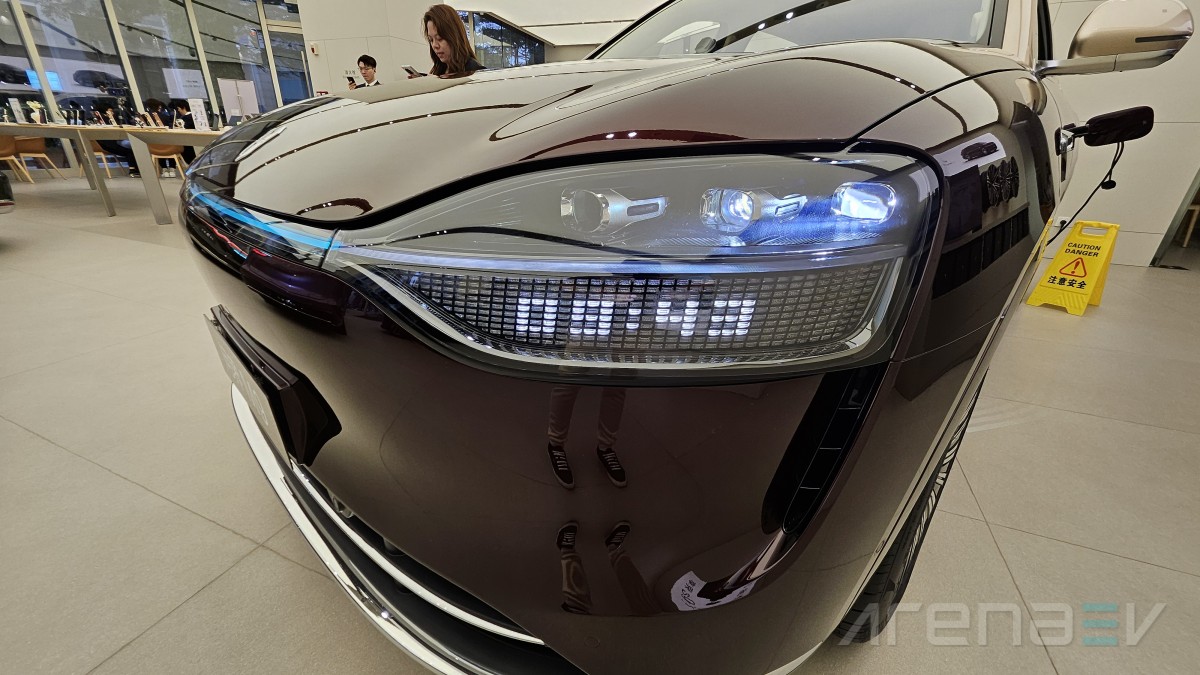 AITO M9 - Huawei-powered luxury SUV that should worry European giants