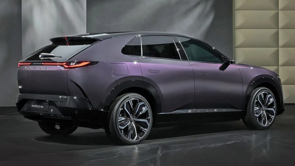 2026 Mazda CX-6e - source: Mazda