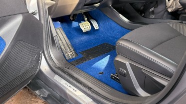 Blue is definitely a bold choice inside!