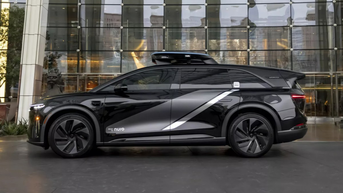 Uber, Lucid, and Nuro reveal new electric robotaxi