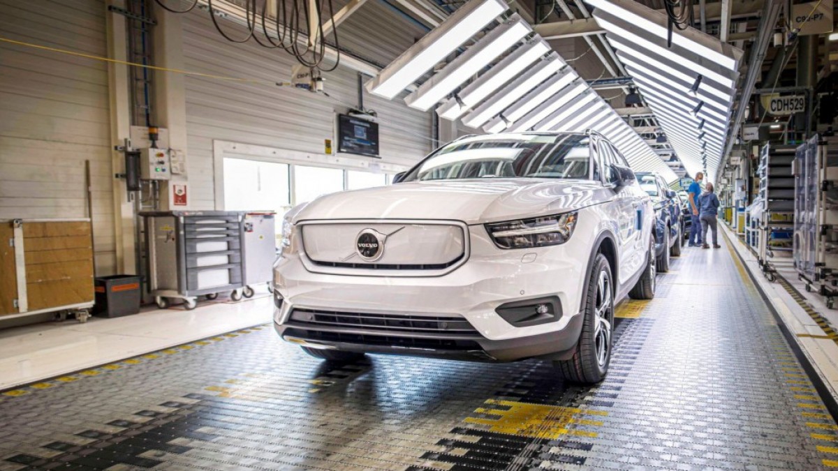 Europe plans new rules to favor local electric cars