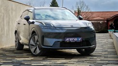 Lynk & Co 08 headlights