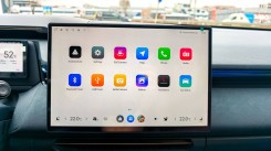 The main menus offer easy access to most menus