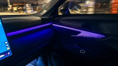 Lynk & Co 08 ambient lighting