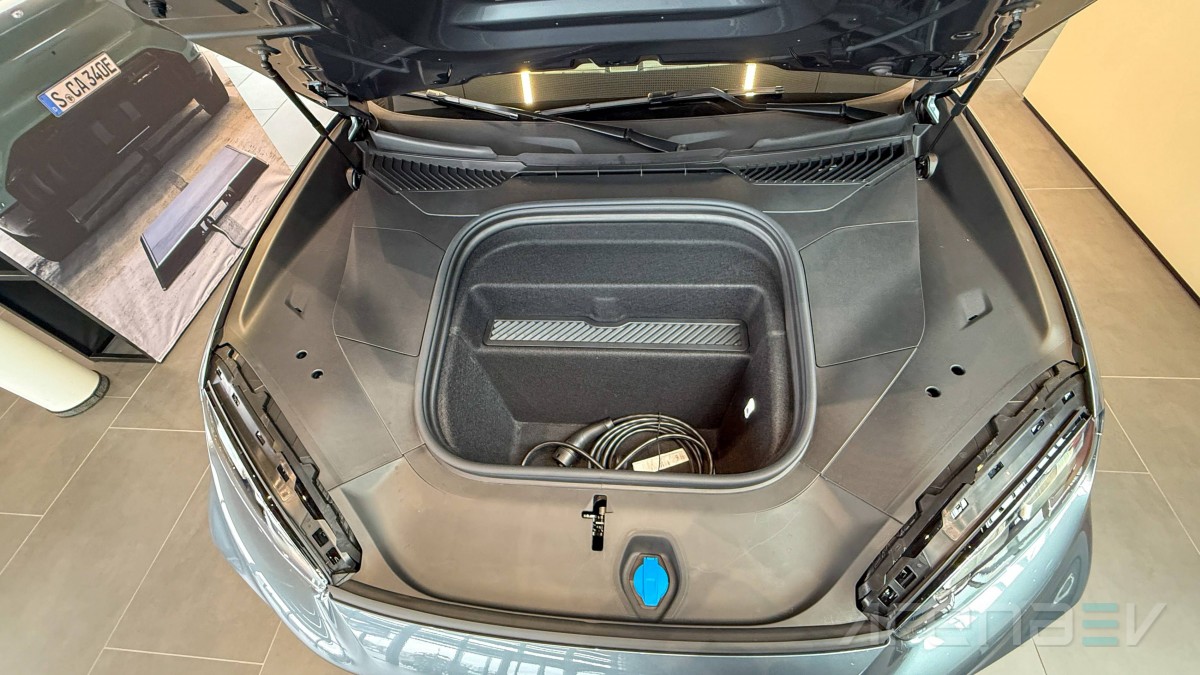 Porsche Cayenne Electric: interior, design and features review