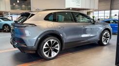 Side profile accents of the Cayenne Electric