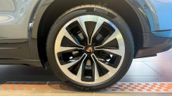 Side profile accents of the Cayenne Electric