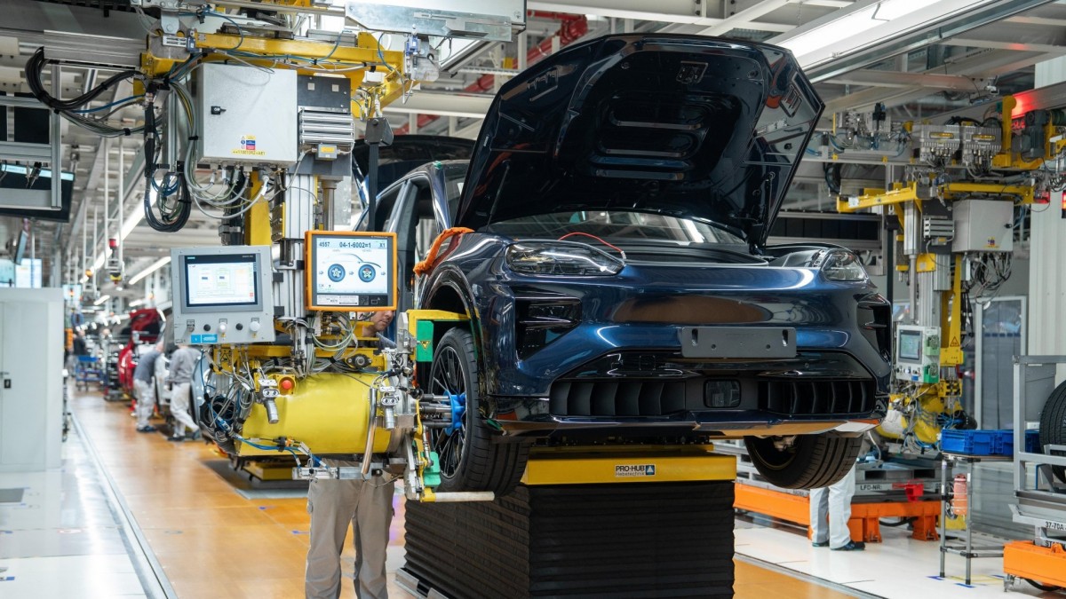 Porsche Cayenne Electric production begins