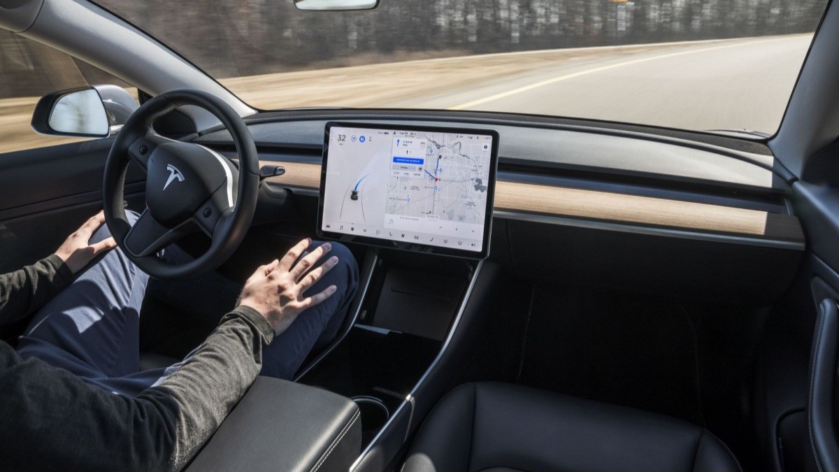 Tesla drops “Autopilot” name to avoid California sales ban