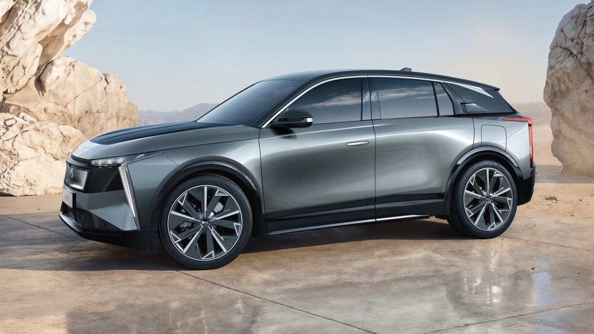 DS No7 - source: DS Automobiles