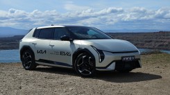 Kia EV4 hatchback GT-line front end