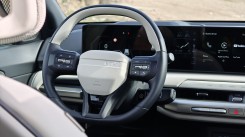 Steering wheel + HUD