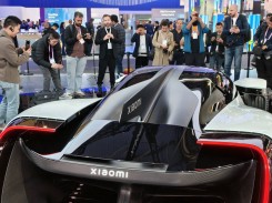 Shark fin rear spoiler, lots of aero