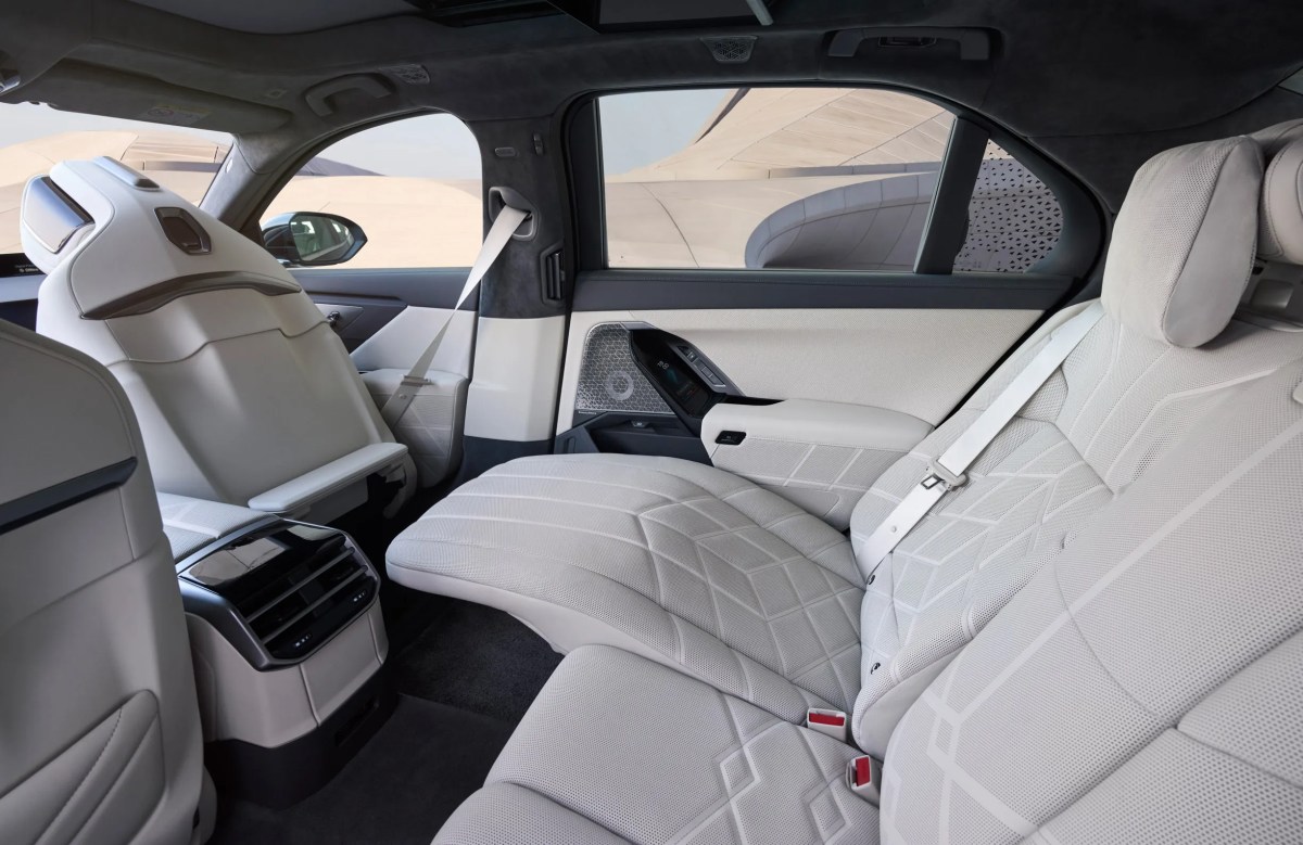 2027 BMW 7-Series gets a high-tech makeover