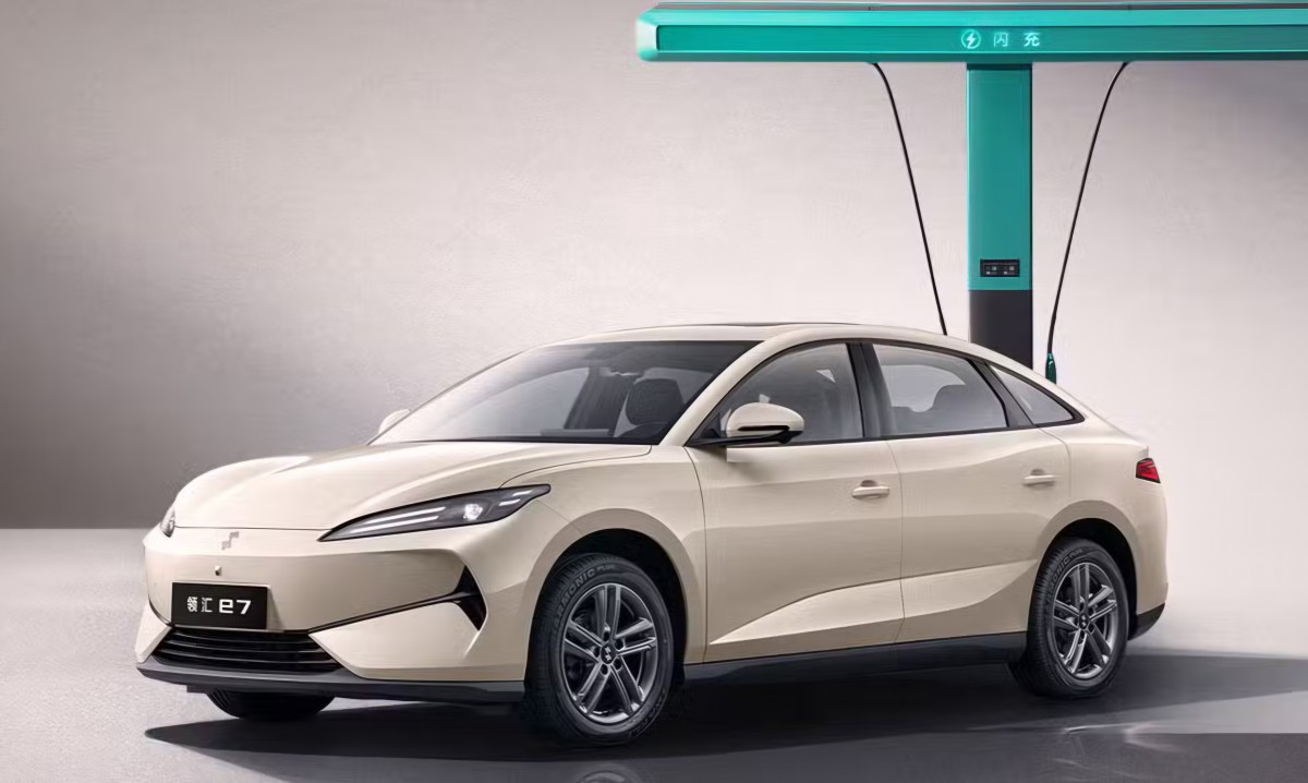 BYD revealed every taxi driver’s dream - Linghui e7 with flash charging support