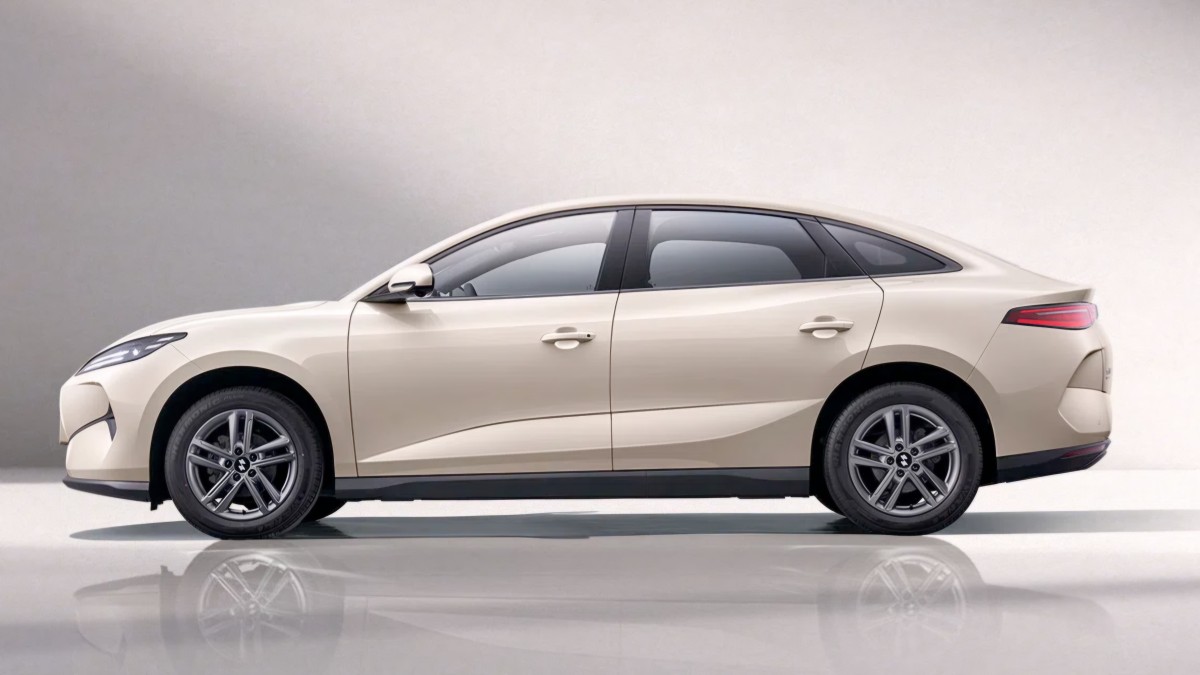 BYD revealed every taxi driver’s dream - Linghui e7 with flash charging support