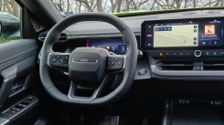 Steering wheel and instrument cluster