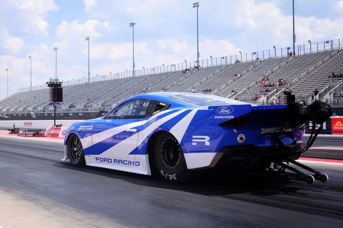 Ford Mustang Cobra Jet 2200 sets new electric speed record