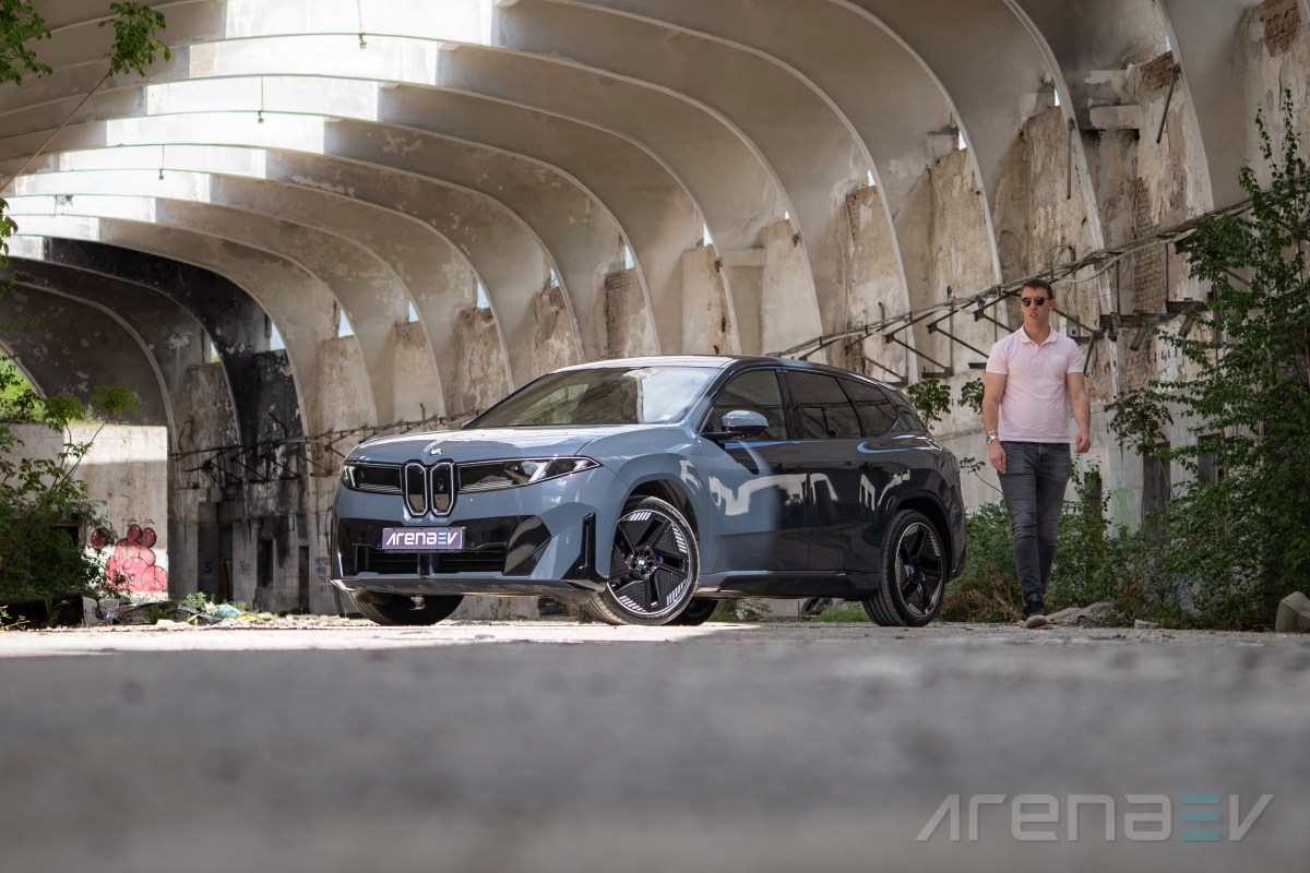 BMW iX3 50 xDrive real-life practicality review