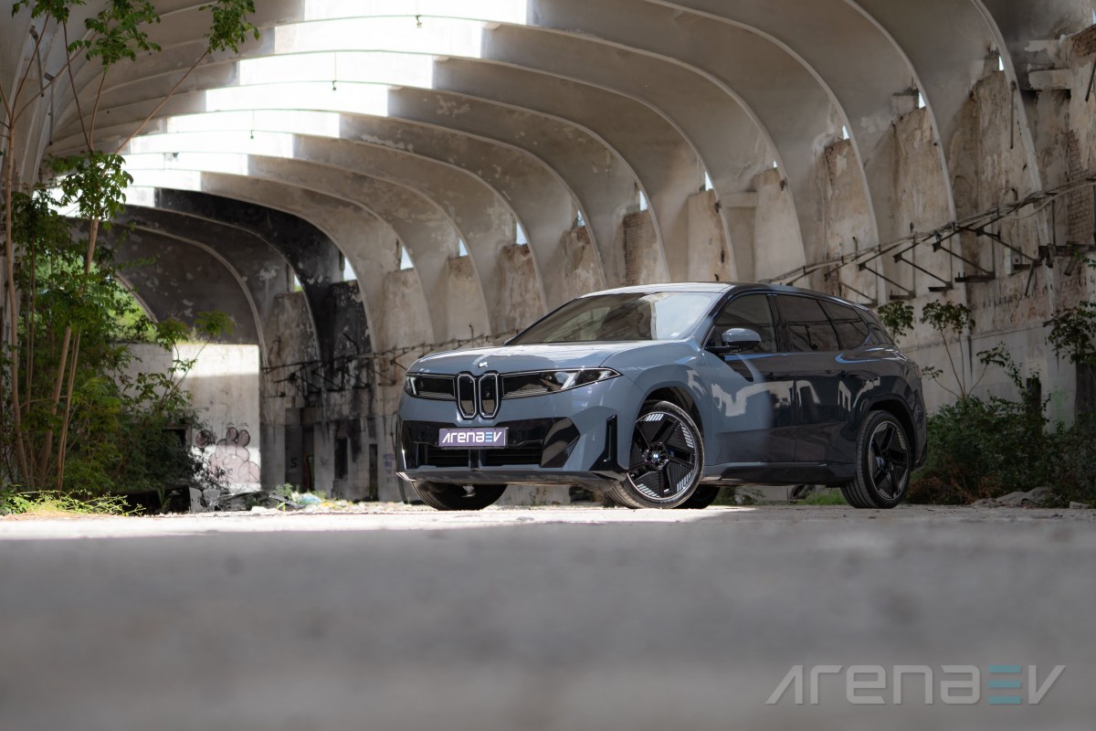 BMW iX3 50 xDrive real-life practicality review