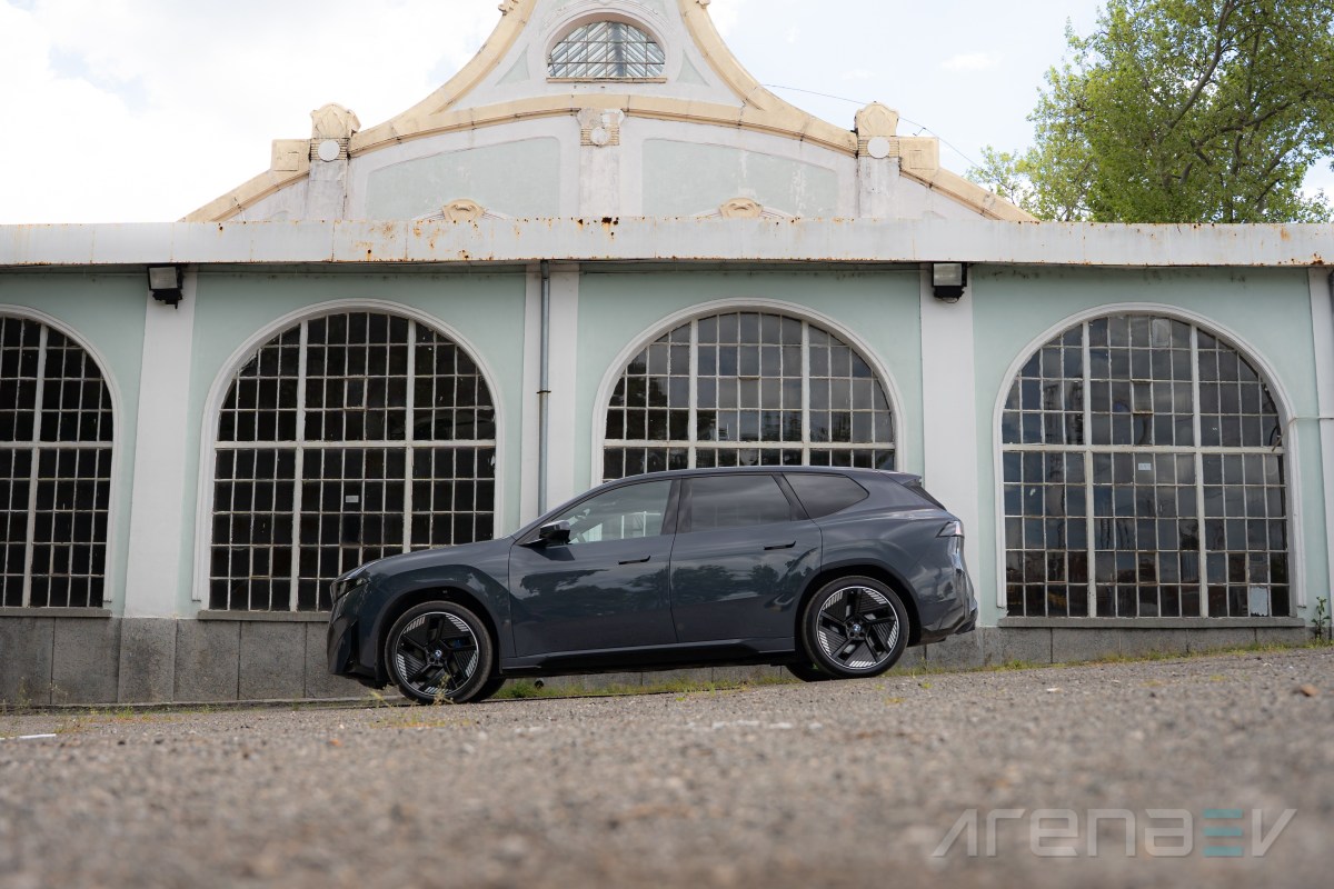 2026 BMW iX3 50 xDrive real life range test with 21-inch wheels and summer tires