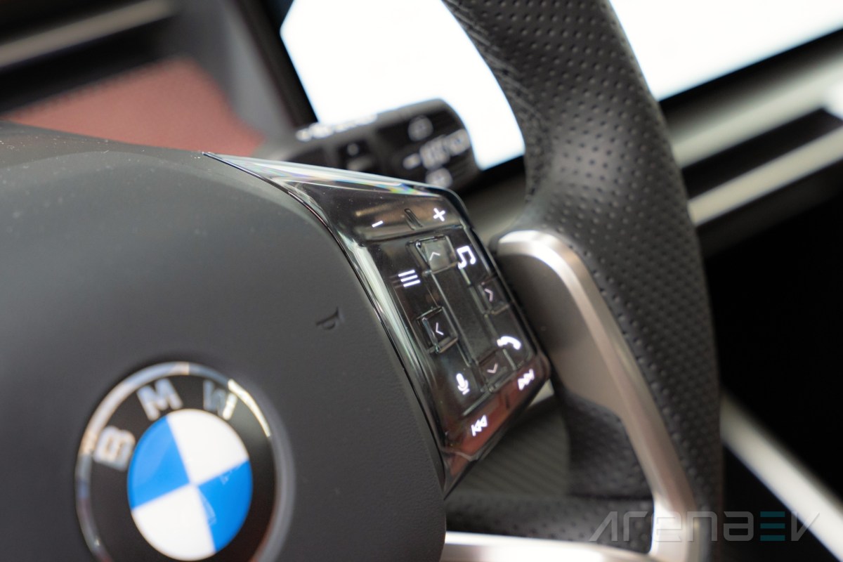 BMW iX3 50 xDrive real-life practicality review