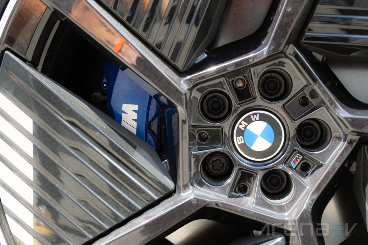 BMW iX3 50 xDrive real-life practicality review