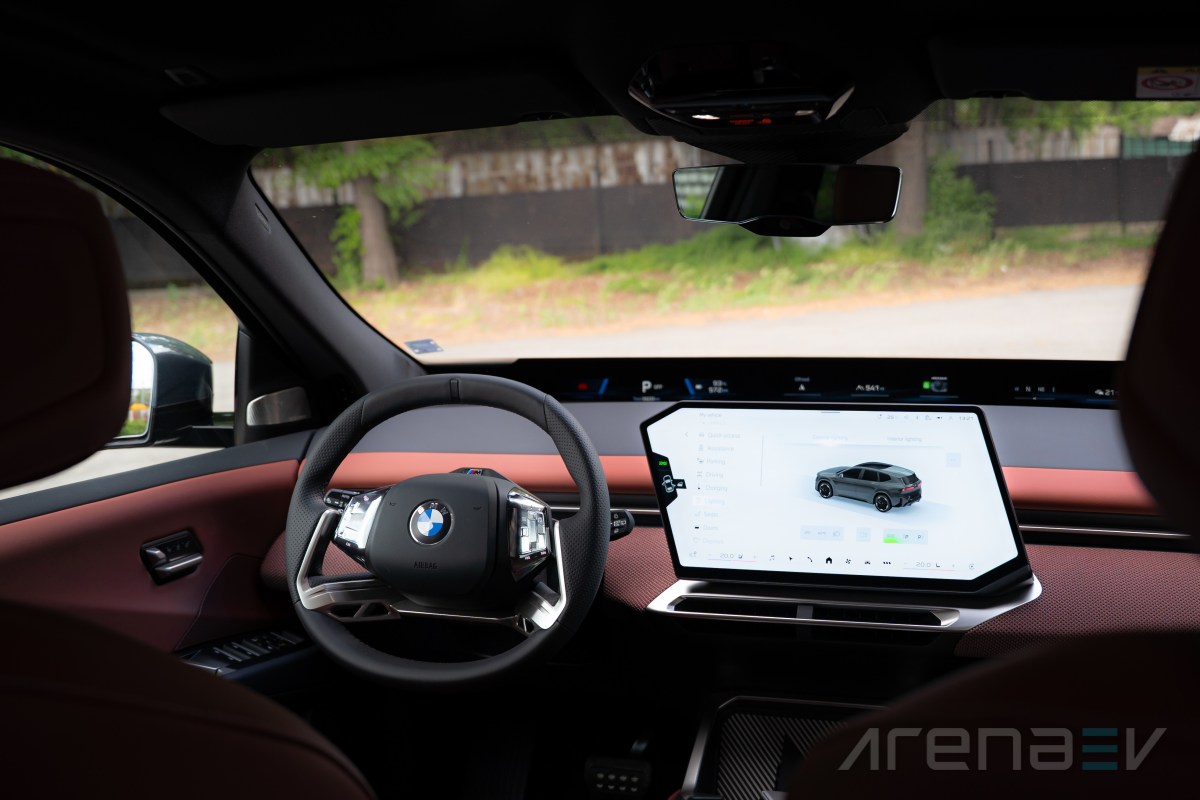 BMW iX3 50 xDrive real-life practicality review