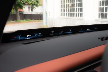 BMW iX3 displays