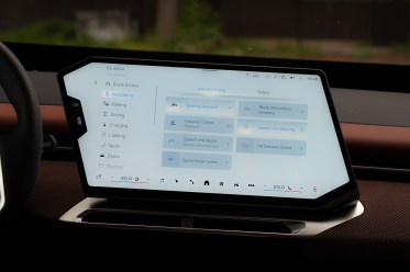 Turning off driver assistants in the BMW iX3