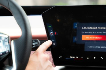 Turning off driver assistants in the BMW iX3
