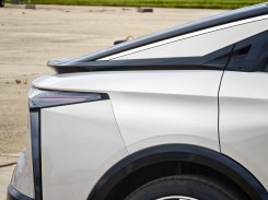 DS N°8 side profile