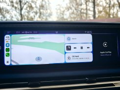 Apple CarPlay eliminates the right screen functionalities