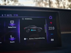 Apple CarPlay eliminates the right screen functionalities